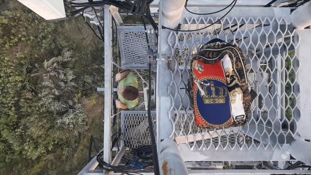 10 pull-ups at the top of radiotower смотреть онлайн