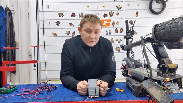 Установка дополнительного аккумулятора на электросамокат