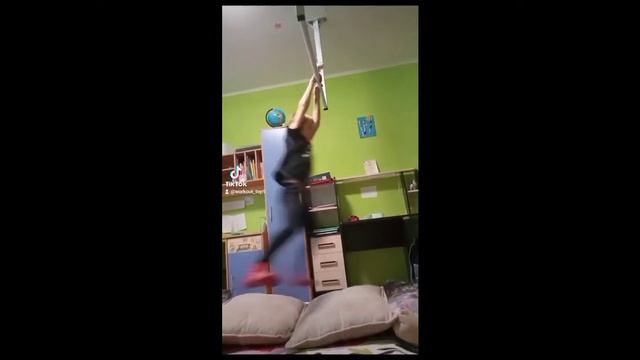 элементы на турнике дома у друга ?? смотреть онлайн