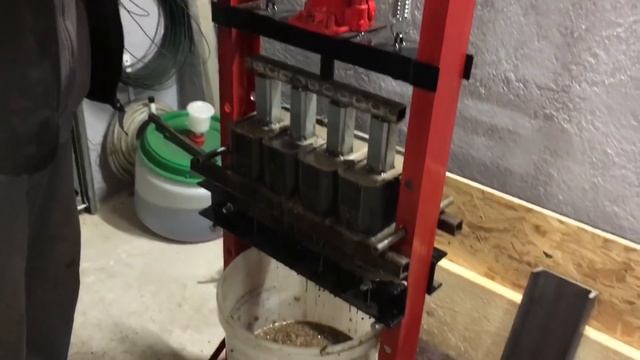 Briguette Press.Пресс для брикетов на 12 тонн.