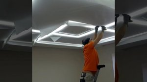 Световые линии Перекрестья-Квадраты на натяжном потолке Черутти. Процесс установки.