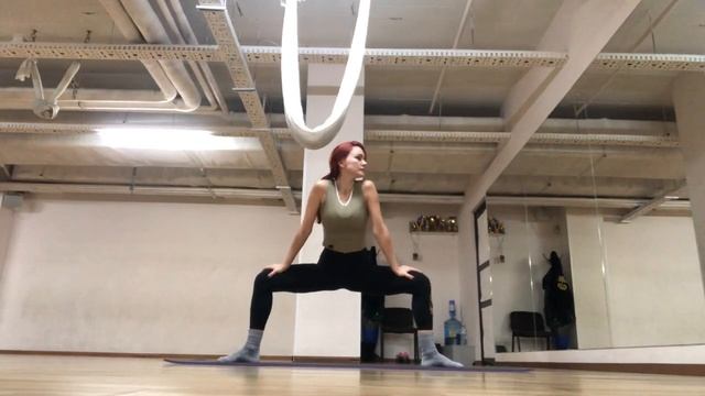 Как сесть в поперечный шпагат. Flystretching. смотреть онлайн
