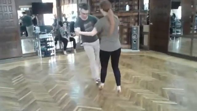 Бачата доминикана с Евгением Титовым. Мастер-класс в LaVida смотреть онлайн