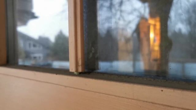 Входная финская дверь из дерева в коттедже Хонка (Honka) смотреть онлайн