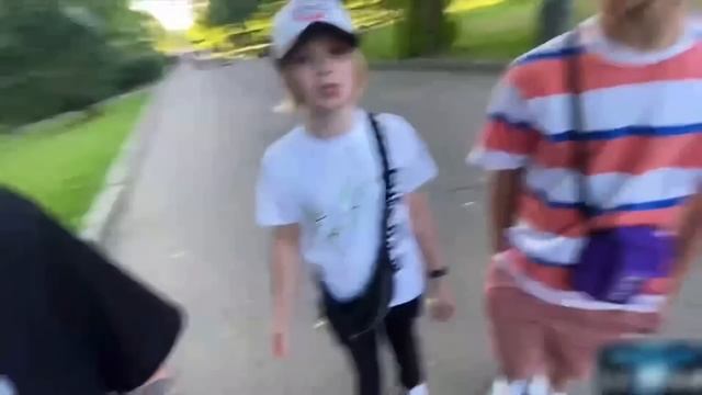 PINQ, DILBLIN и GRUSHHIKK ГУЛЯЮТ В ПАРКЕ ГОРЬКОГО смотреть онлайн