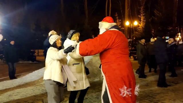 ТВОЮ ГОЛОВУ ВСКРУЖИЛА!??/ТАНЦЫ В ПАРКЕ ГОРЬКОГО ХАРЬКОВ ДЕКАБРЬ 2021 смотреть онлайн