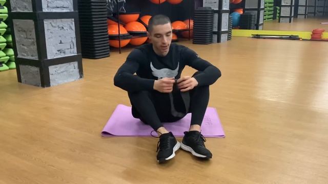 Упражнения на пресс с фитнес резинкой | ТОП 5 упражнений смотреть онлайн