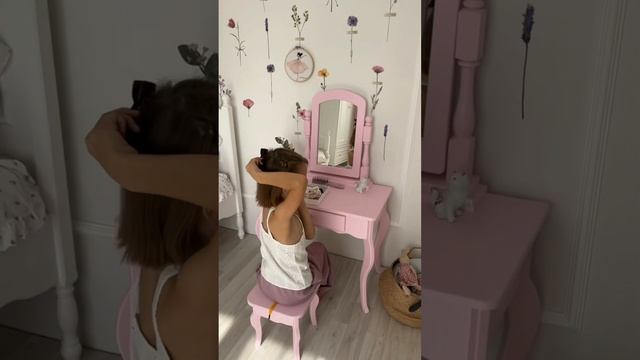 Туалетный столик для девочки #детскаякомната #дизайндетской #туалетныйстолик смотреть онлайн
