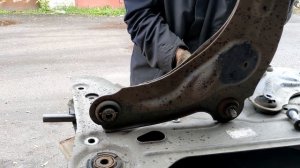 Замена сайлентблоков подрамника и рычага Демонтаж подрамника OPEL VIVARO, RENAULT TRAFIC