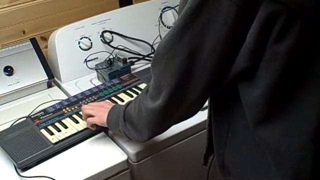 Gibson Maestro synthesizer (with a keyboard) смотреть онлайн