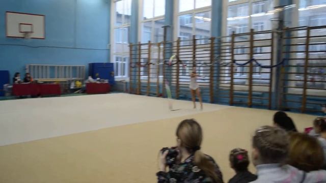 Полина с лентой смотреть онлайн