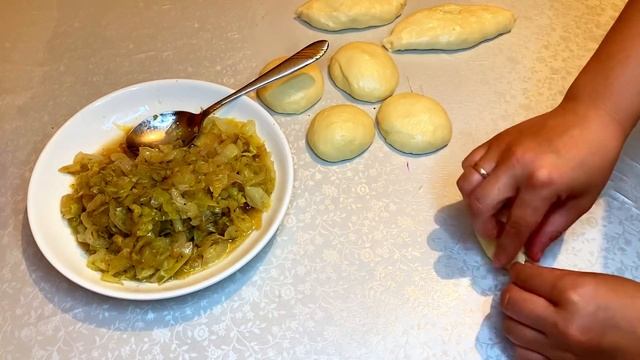 Жареные пирожки. Пирожки с капустой. Қуырылған бәліш. Қазақша рецепт смотреть онлайн