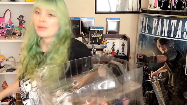 My Husband Surprised Me With The Final Fantasy VII Remake Sephiroth Statuette - Unboxing - смотреть онлайн