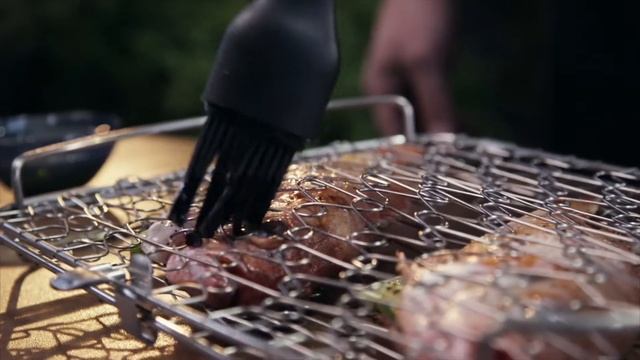 Морской окунь на гриле с сальсой из авокадо (рецепт) смотреть онлайн