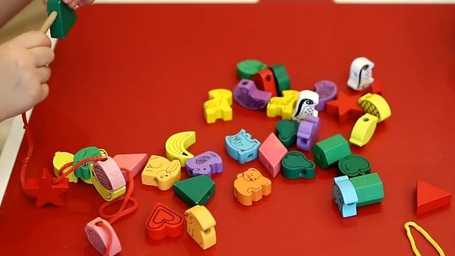 Обзор развивающих игр. Игра шнуровка для детей до 3 лет. смотреть онлайн