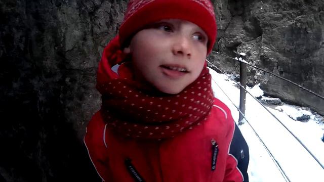 Исследуем Пещеру с Водопадами и Гигантскими Сосульками Partnachklamm смотреть онлайн