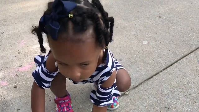 BOUNCING WATERMELON ? TRICKS BY TODDLER | VLOG #10 смотреть онлайн