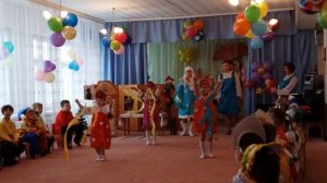 Танец с лентами "Ручейки"