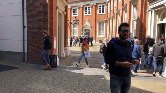 Очень странно, но в Голландии нет детских домов смотреть онлайн