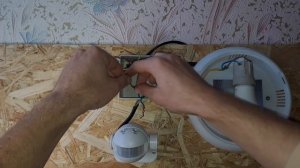 Как Подключить Датчик Движения Через Одноклавишный Выключатель в Распределительной Коробке?