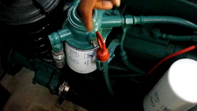 VP engine oil shoot-out from dipstic tube смотреть онлайн