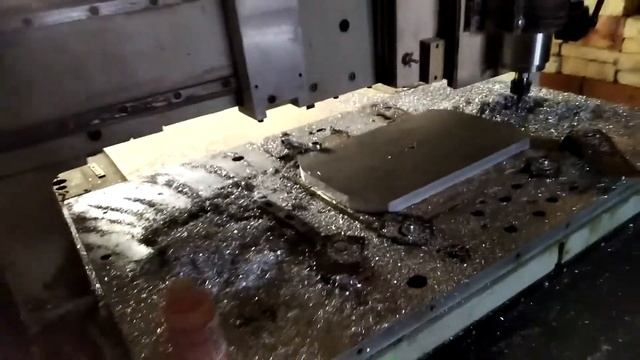 ЧПУ Фрезерный станок на Linux CNC делает заготовки из алюминия для большого HAAS. смотреть онлайн