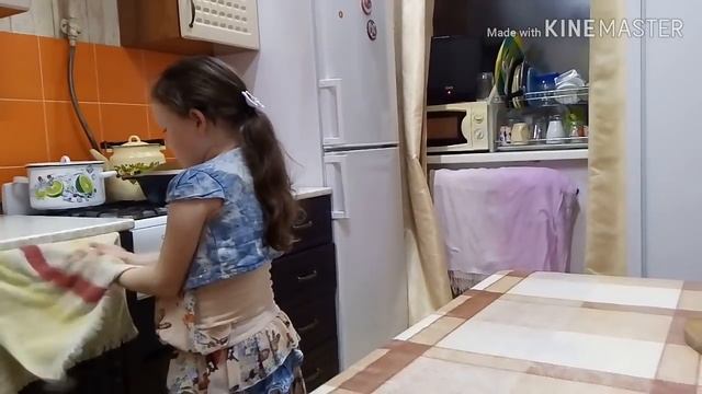 Сухарики из хлеба в микроволновке.Мукбанк.Ммм вкуснятина с молочком! смотреть онлайн