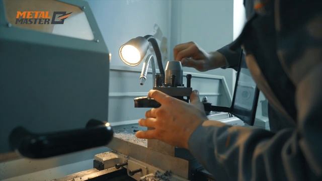 Универсальный токарно-винторезный станок Metal Master X40100. Работа на станке. смотреть онлайн