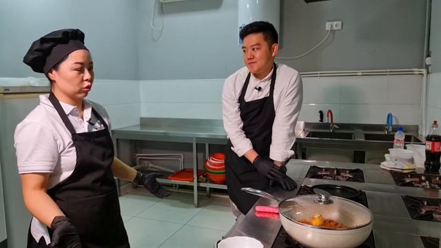 РИСОВЫЕ ПАЛОЧКИ ТОКПОККИ | Голодный Ким смотреть онлайн