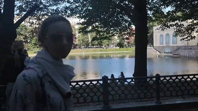 Патриаршие пруды в Москве. Прогулка по Патрикам смотреть онлайн