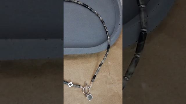 Колье ручной работы из серой яшмы и гематита. смотреть онлайн