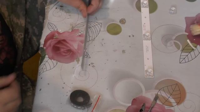 Телевизор DEXP F32D7000C. Подробная разборка экрана и колхозинг подсветки. Ремонт.