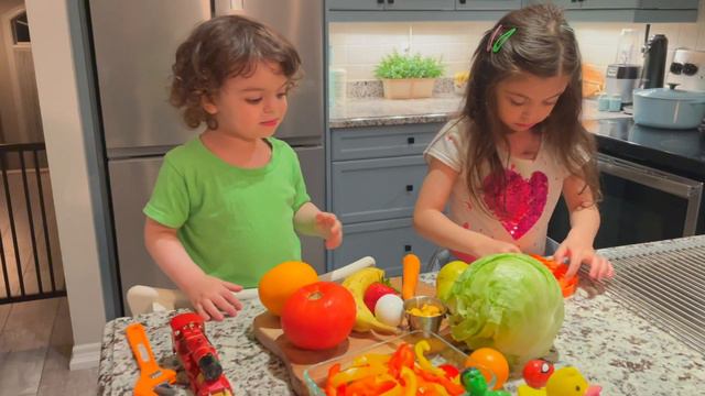 Learning Colors with Food | Kids 👧👦 Food Show 📹 смотреть онлайн