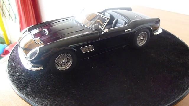 Ferrari 250 GT California Noire Elite 1/18 смотреть онлайн