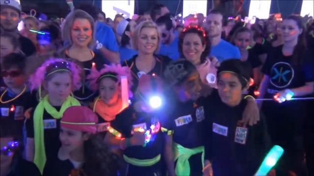 Bridget Maasland the Electric Run voor STOP AIDS NOW!. смотреть онлайн