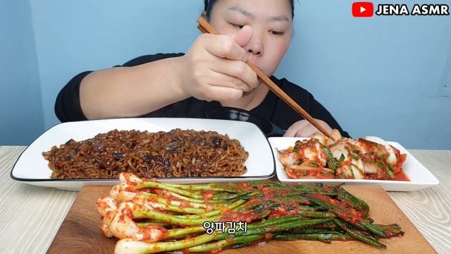 먹방 양파김치?파김치?팔도짜장면+짜파게티♥리얼사운드 ASMR MUKBANG Eating show Real sound смотреть онлайн