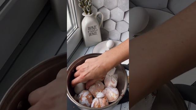 Идея🐣 нам нужна только: луковая шелуха, чай каркаде, лист бумаги, бинт ( 1ст.л соли и 2 уксуса7% смотреть онлайн