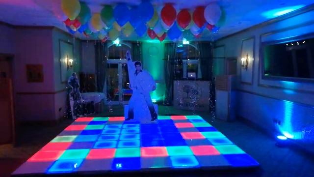 John Travolta Flashing Disco Dance Floors смотреть онлайн