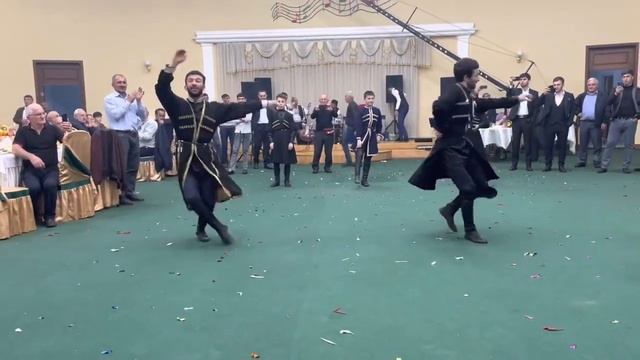 Танцевальная группа Лезгинка /свадьба в городе Худат/ смотреть онлайн