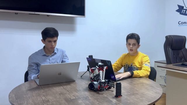 IoT (Internet of Things) in Action . Coding Lego With Python FastApi and ReactJs смотреть онлайн