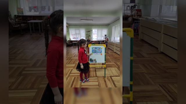 Беседа: "Предупреждения детского дорожного травматизма" в старшей группе ~7 смотреть онлайн