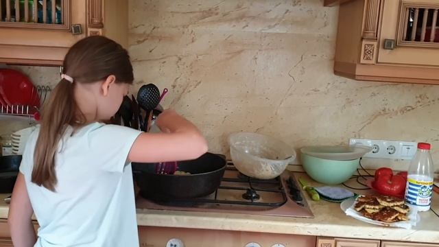 Ужас...Пример того, как жить нельзя...Балуем детей вкуснятиной смотреть онлайн