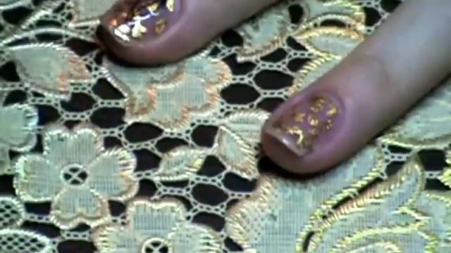 Нежный осенний маникюр с отрывной фольгой/ Autumn nail art with foil смотреть онлайн