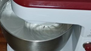 Как сделать розу из белково заварного крема/Белково заварной крем/Украшение для торта