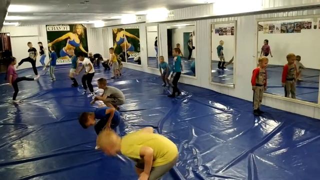 Занятие в малышовой группе ??? смотреть онлайн