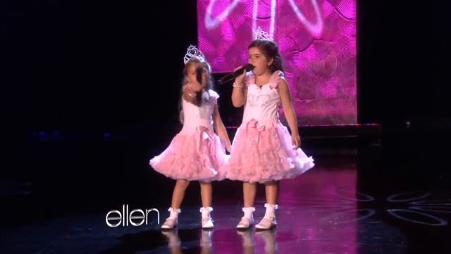 Sophia Grace and Rosie Sing 'Rolling in the Deep' смотреть онлайн