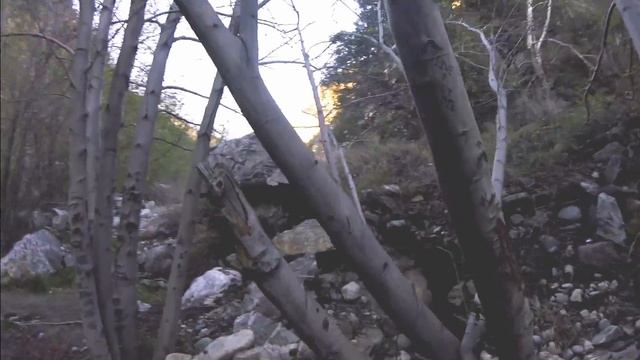 Río y Cañón San Gabriel en ciudad Azusa, California. смотреть онлайн