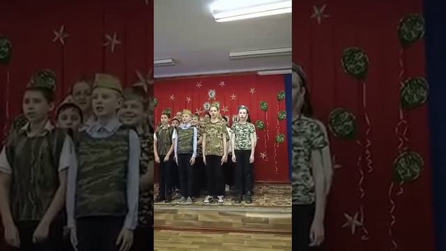 Идёт солдат по городу смотреть онлайн