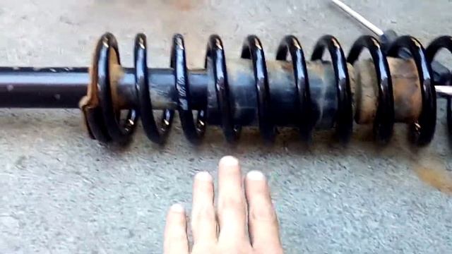 Замена пружины задней стойки / Rear pillar spring replacement смотреть онлайн