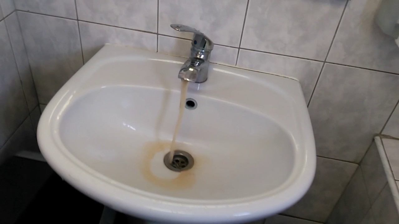 Кран на работе.